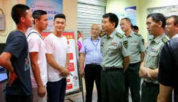 成都警备区司令员到温江分院院视察大学生征兵体检工作