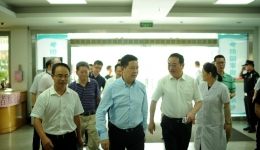 杨兴平副省长到我院看望地震伤员