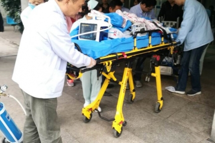 外科监护室 “小强战队”