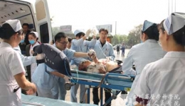 城东病区积极救治成渝高速公路严重车祸伤员