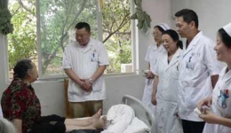 草堂病区领导巡访病人 督查医疗质量