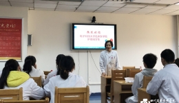 电子科大首届护理本科生在检验科进行临床实践课