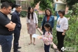 东院六·一前夕慰问驻村干部家属