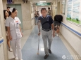 四川观察：长宁地震最重伤员康复：回去我还要继续做凉糕！