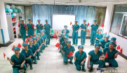 手术室开展“祝福祖国，我对祖国表白”快闪活动