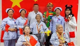 封面新闻：四川省人民医院一个病房30人 16人获“庆祝中华人民共和国成立70周年”纪念章