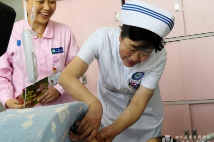 甘为护理事业奉献终生：护理部主任温贤秀