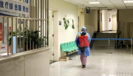 肿瘤中心党员在行动“让党旗高高飘扬在抗疫一线”—— 记肿瘤放疗室的所见所闻