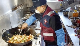 我必须对得起前线兄弟姐妹最爱的那一口“回锅肉”
