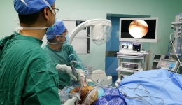 骨科完成国内首例骨科机器人辅助下膝关节镜儿童后交叉韧带胫骨止点骨折复位内固定术