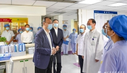 5·12国际护士节，尹力省长到我院看望慰问护理工作者