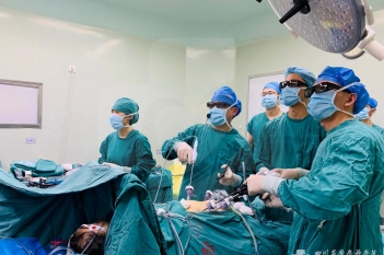 受邀参加国内胃癌高规格会议手术演示