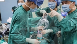 胃肠外科开展我院首例经脐单孔腹腔镜小肠肿瘤切除术