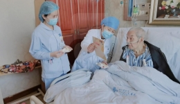 老年综合内科党支部开展 “爱老敬老欢庆重阳节”主题党日活动