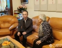 重阳节前夕院领导走访慰问离退休老同志