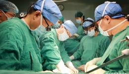 我院成功开展国内首例正式上市人工心脏植入手术