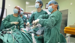 胃肠外科成功开展单孔+1（SILS+1）全腹腔镜胃癌根治术
