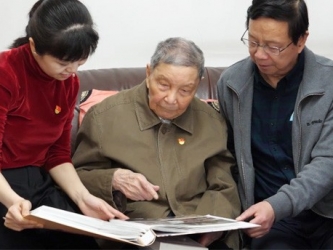 百岁老党员 初心永不变——老书记、老院长邱林