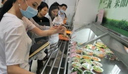 成都市卫健委调研指导营养健康食堂试点建设工作