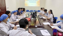 政研所党支部联合门诊部保健科党支部开展“我为群众办实事 改善门诊服务管理”主题党日活动