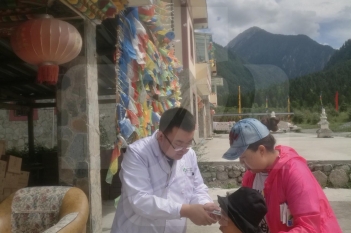 九寨沟地震儿科医生支援灾区