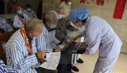 老年综合内科党支部开展重阳敬老主题党日活动