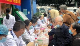 老年呼吸科党支部开展“关爱老人,情暖重阳”主题党日活动