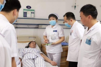 腹主动脉瘤患者查房