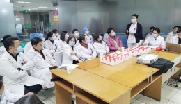 门诊部保健科党支部与眼科党支部联合开展主题党日活动