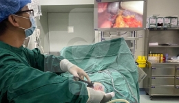 肝胆胰脾外科&细胞移植中心完成我院首例单孔腹腔镜巨脾切除+门奇断流手术