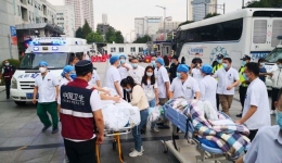 人民日报：石棉县3名地震伤员转运至四川省人民医院接受治疗