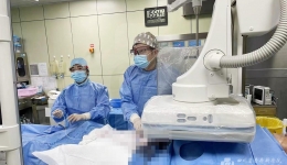 集团崇州医院独立实施腹主动脉覆膜支架腔内隔绝术