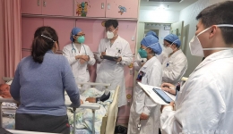 封面新闻：一张特殊的出院证：76岁老年肺炎患者从小儿外科康复