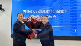 省人社厅党组成员、副厅长董宏杰一行到我院慰问座谈