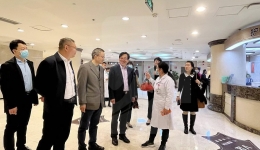 重庆市人民医院院长张华一行到我院访问交流