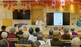 护理规范化培训生党支部、内科规范化培训生党支部开展“弘扬尊老敬老 厚植为民情怀”主题党日活动