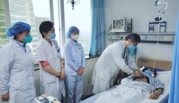 使用微创经导管主动脉瓣置换术，为肺移植患者打开“心门”