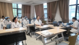 眼科党支部召开“提高服务质量、优化服务流程、提升患者满意度”座谈会