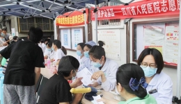 老年重症医学科党支部开展 “医护人员走基层，爱党敬业送健康”主题党日活动