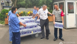 院工会开展“夏送清凉”慰问活动