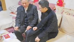 药学部党支部开展春节前慰问离退休老同志活动