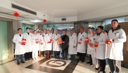 院领导春节前夕看望慰问临床一线医务人员