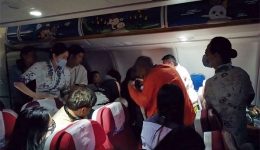 封面新闻：第20批援佛得角中国医疗队回国途中 万米高空紧急救援