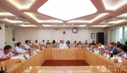 院党委召开理论学习中心组学习（扩大）会议