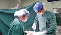 机器人微创中心率先完成指环式保留膀胱颈及全尿道改良机器人单孔前列腺癌根治术