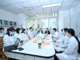 原中华医学会皮肤性病学分会主委张建中教授皮肤科病房临床教学指导