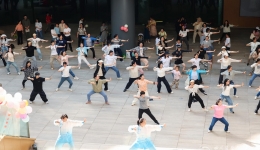 神经内科、儿科、肿瘤科、中医科工会小组联合组织职工春游