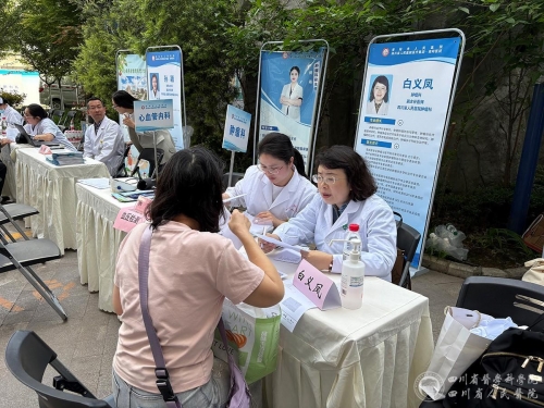 农工党省医院总支到资阳开展“重温五一口号，服务百姓健康”义诊活动