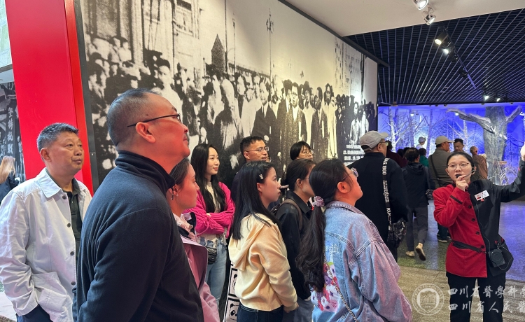 烧伤与创面修复外科党支部开展“重温峥嵘岁月，汲取奋进力量”主题党日活动