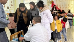 我院开展“万名医护走基层”活动为高原儿童健康义诊